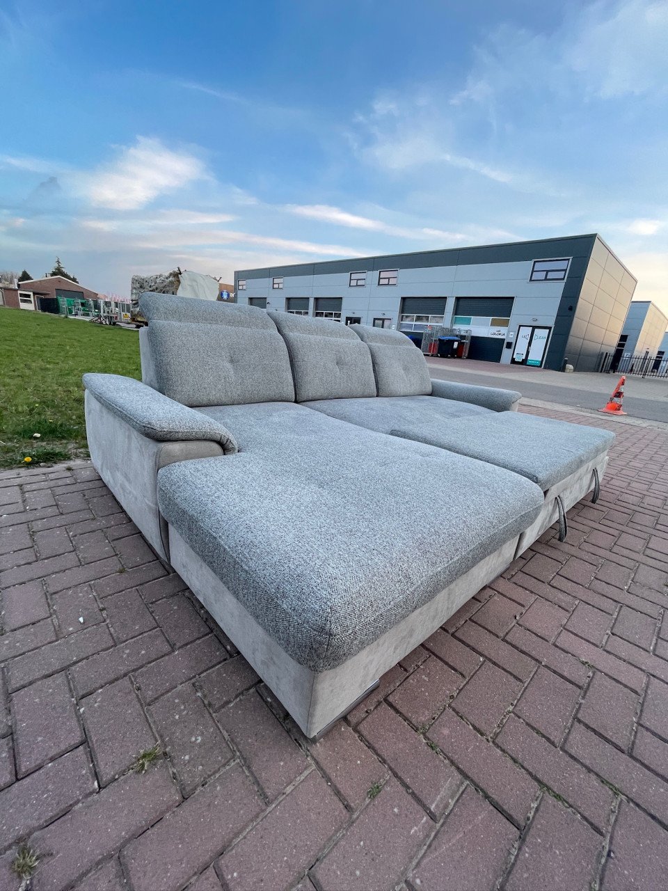 GRATIS LEVERING HEEL NL Moderne Grijs Stoffen Hoekbank + Slaapfunctie
