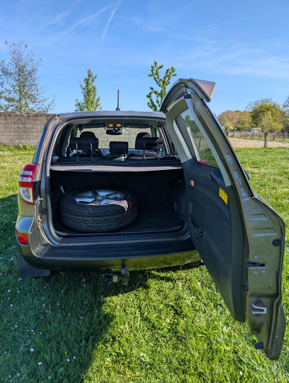 TOYOTA RAV 4 2.0 2000kg trekgewicht