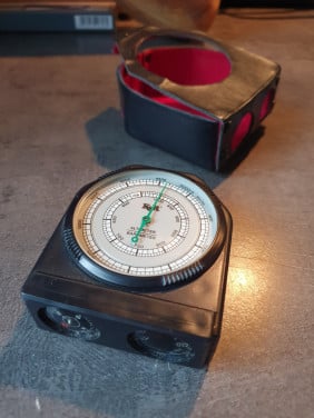 Analoge hoogtemeter met kompas/thermometer en spiegel voor signalen 4500 m