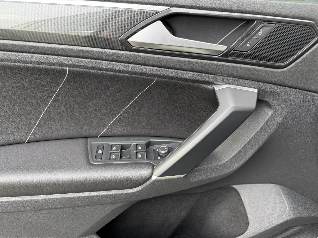 Volkswagen Tiguan 1.4 tsi 4motion highline r-line 1800kg/leder/digital/r-li