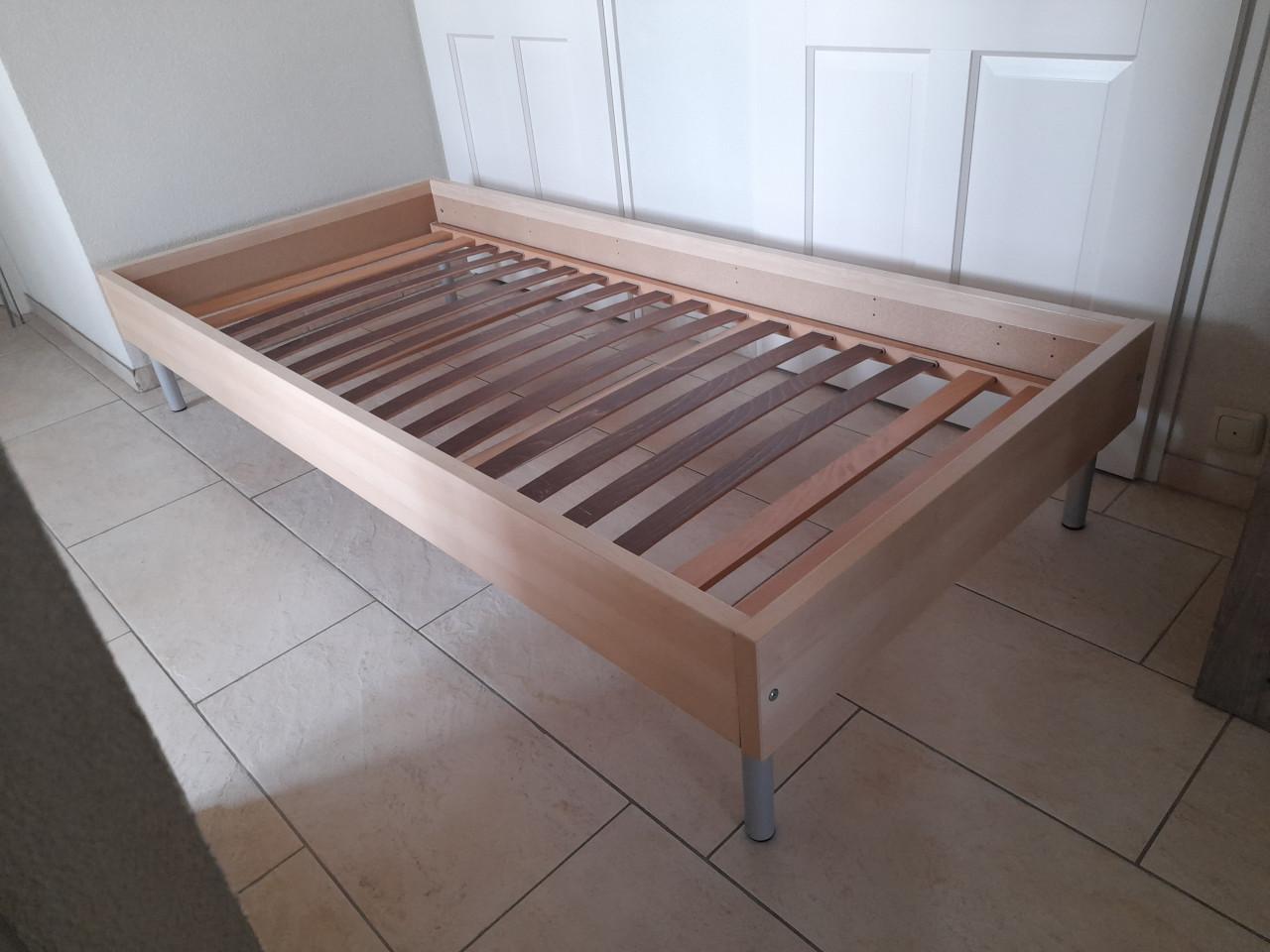1 persoons bed 90 x 200 (in goede staat )