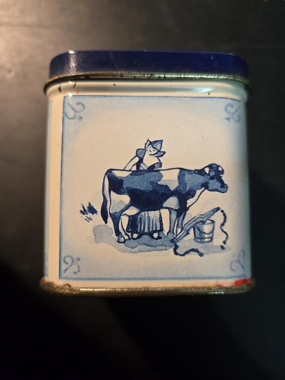 Delfst blauw blikje van roomboter babbelaars, leeg