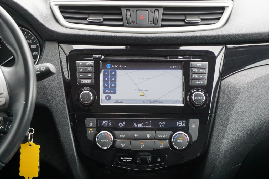 Nissan Qashqai 1.2 acenta climate / navi / cruise / stoelv. / camera / park