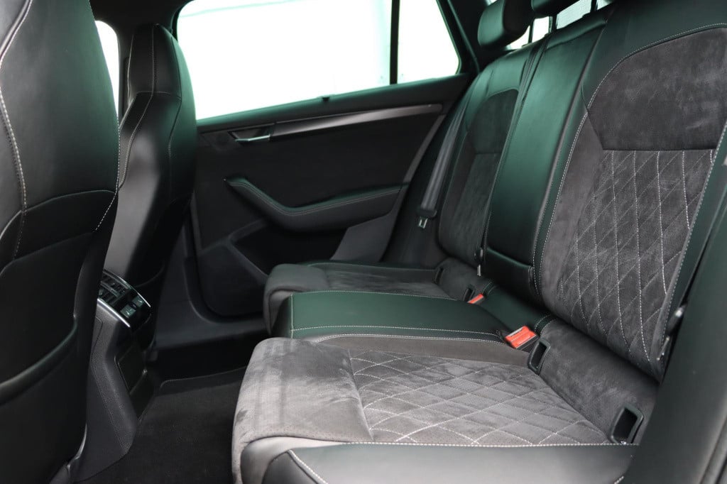 Skoda Superb combi 1.4 tsi iv sportline 218pk dsg6