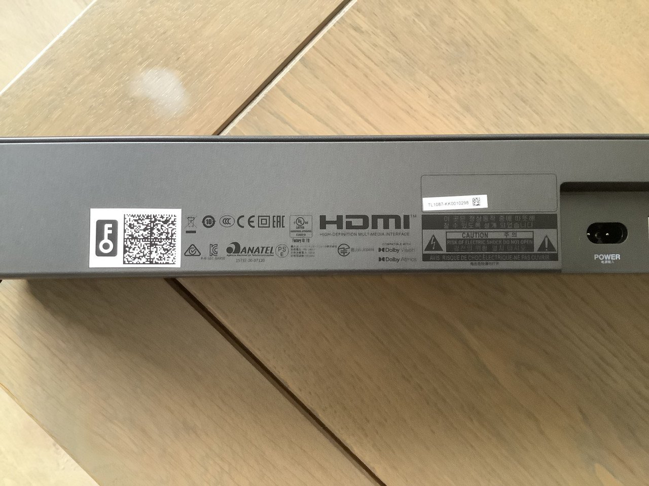 2.0 Soundbar van JBL compleet met afstandsbediening.