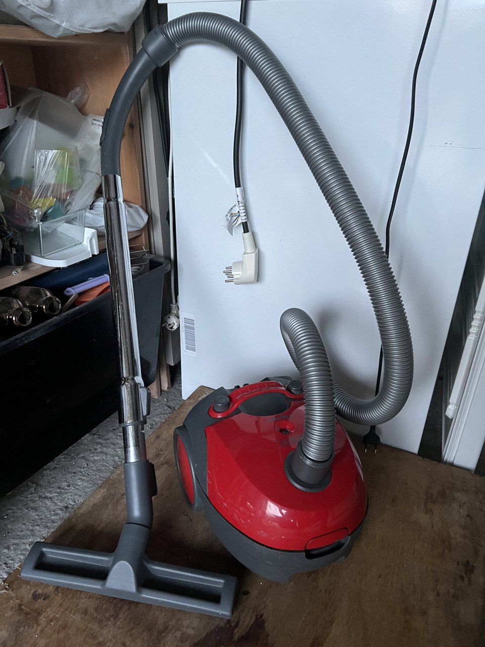 Bestron ABG100RB Compacto Stofzuiger 1300w als nieuw weinig gebruikt