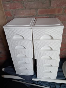 Witte lade kastjes
