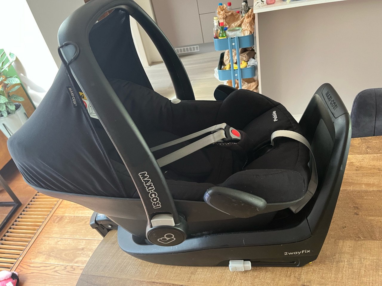 Maxi Cosi Pebble + 2 WayFix Isofix