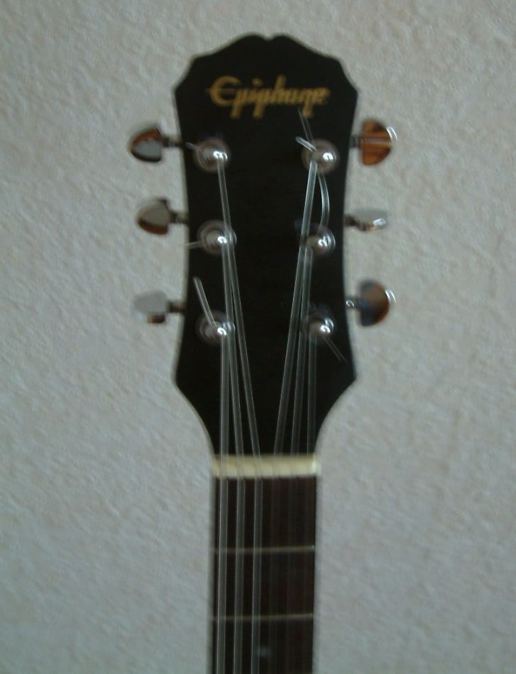 Epiphone  western  215 euro  incl  de  Epiphone koffer