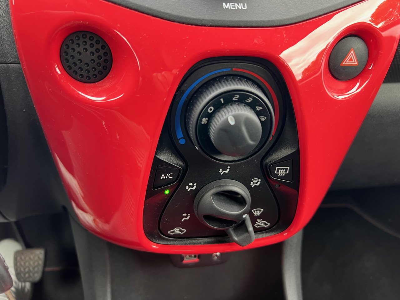 Zeer fraaie Citroen C1 Cabrio uit 2015 met slechts 42.000 km