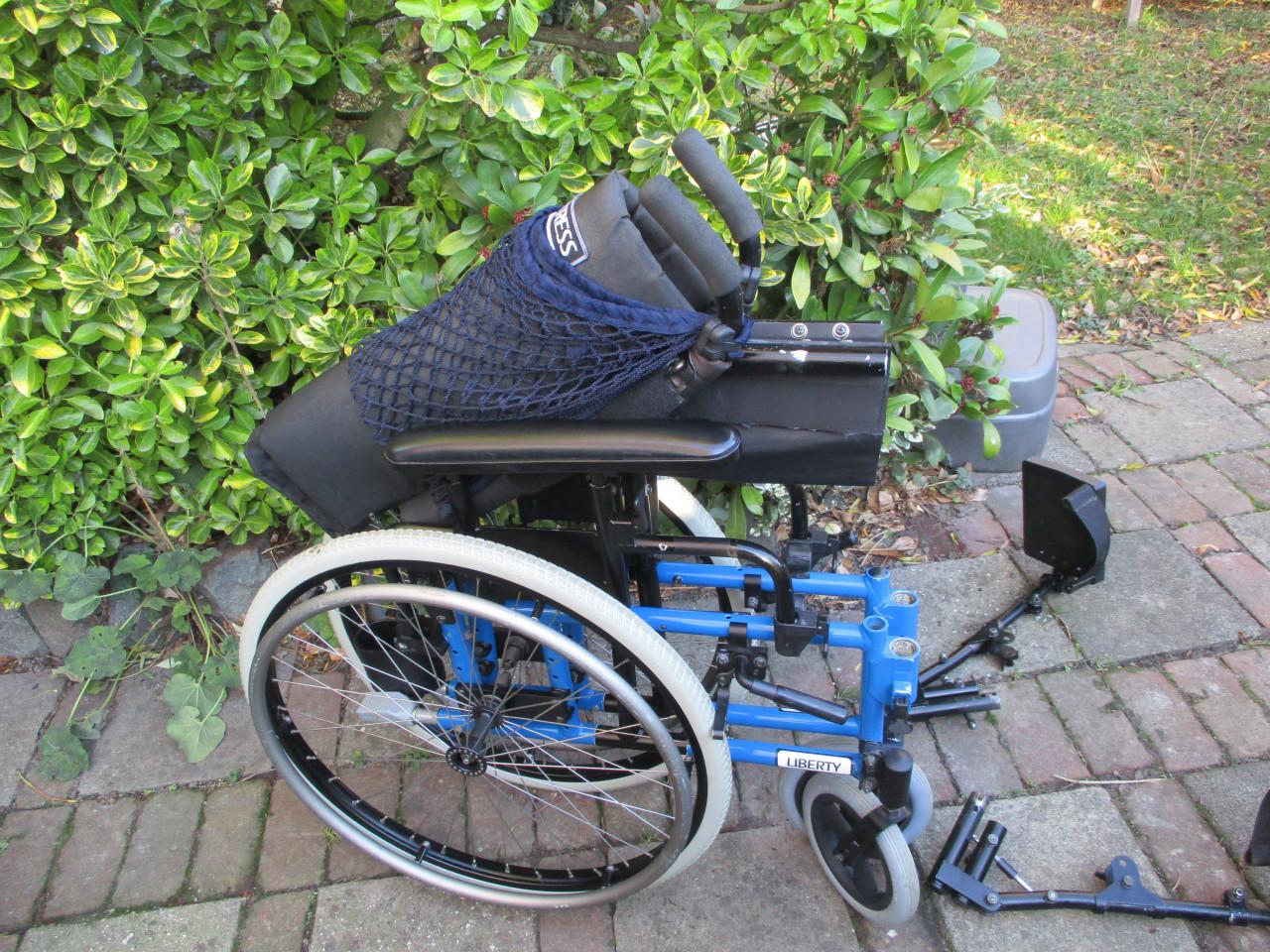 Rolstoel met veel mogelijkheden te koop