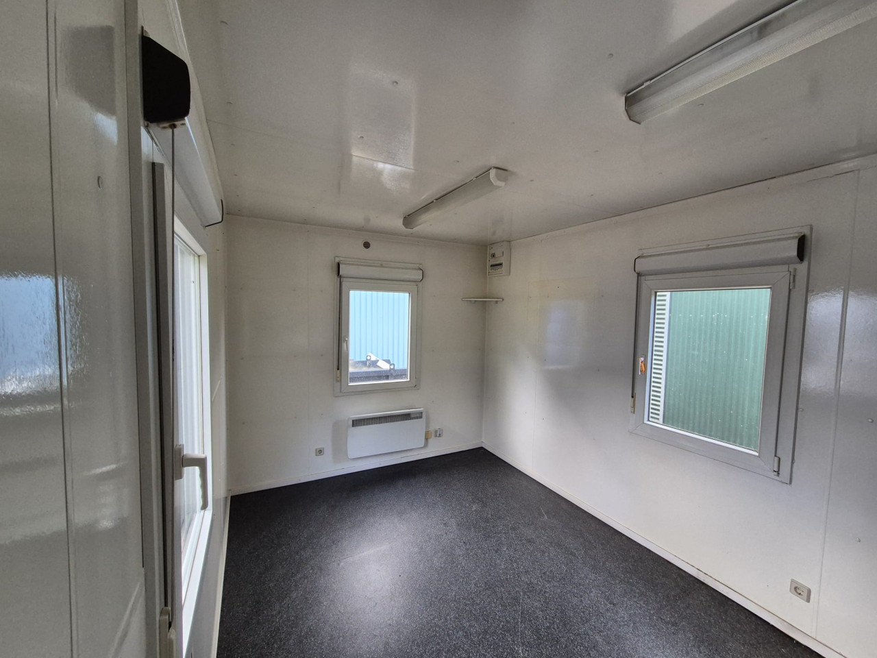 Bouwkeet / kantoorunit / directiekeet / woonunit 9x3m