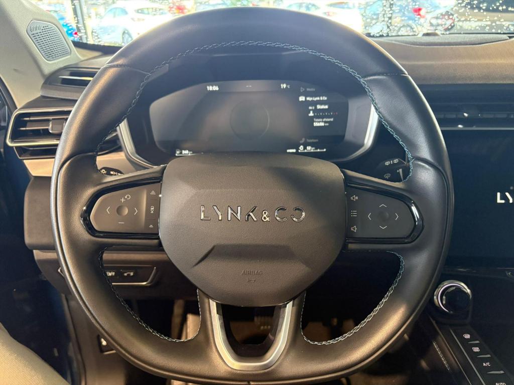 Lynk & Co 01 1.5 261pk phev 7dcth , black edition , panoramadak , adaptive 