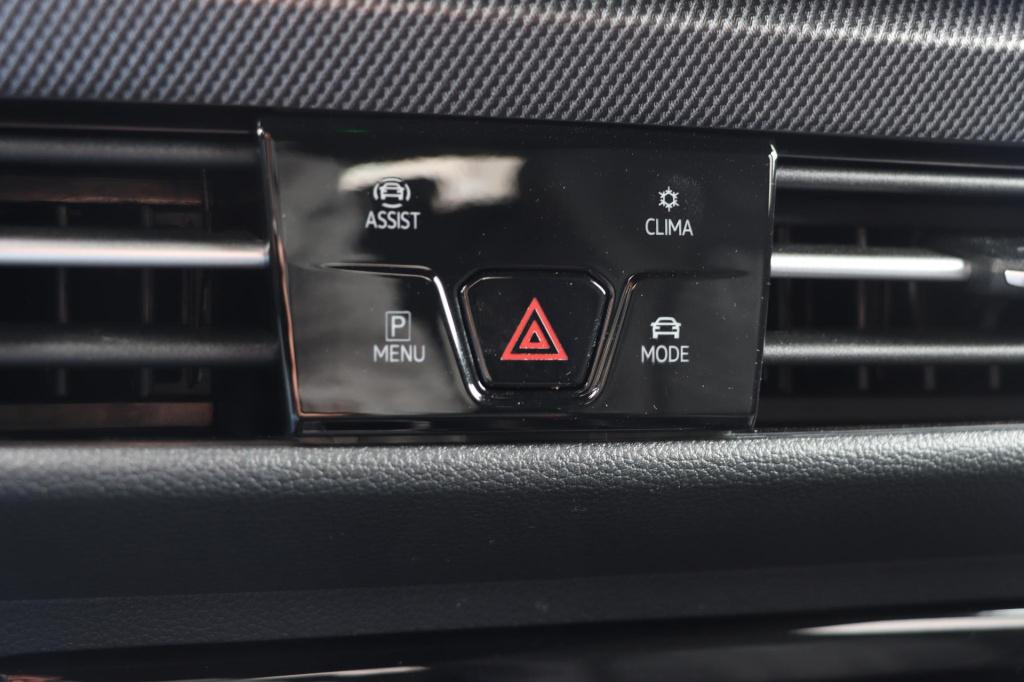 Volkswagen Golf r-line-edition 1.5 etsi 116pk dsg7 | iq.light | stuurverwar