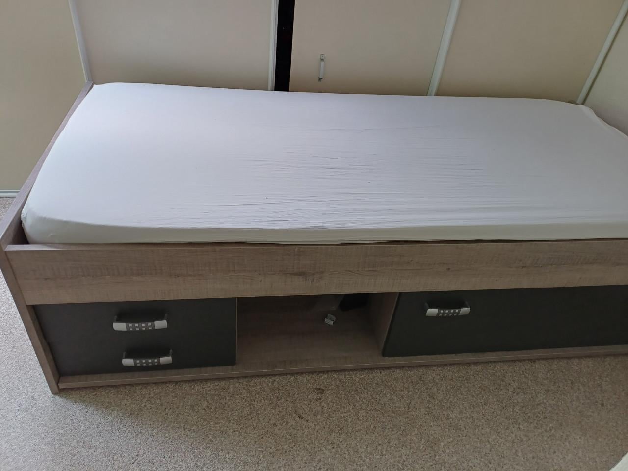 Tienerbed