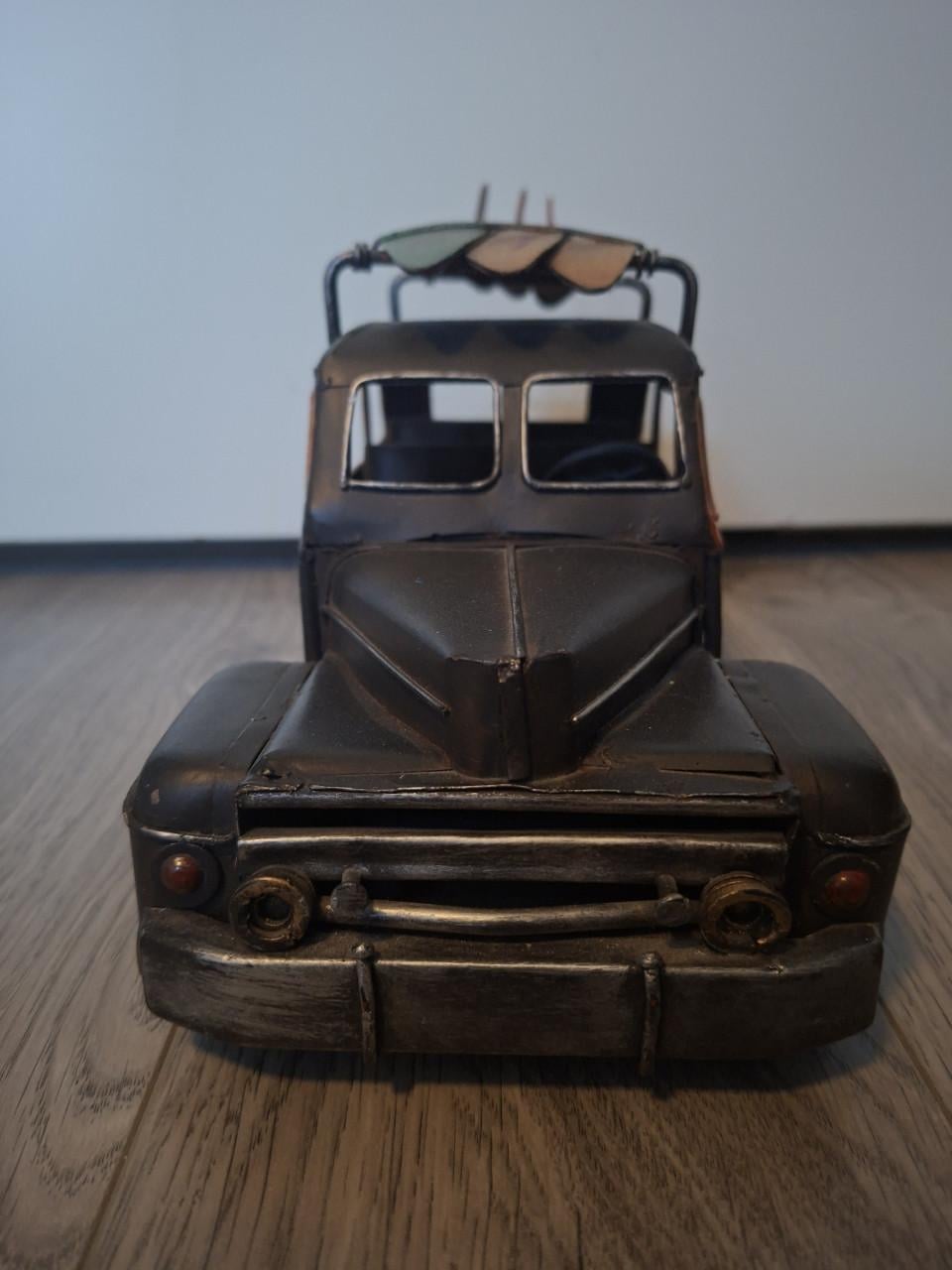 Metalen auto