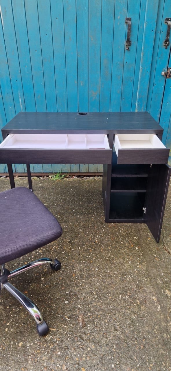Bureau met bureaustoel