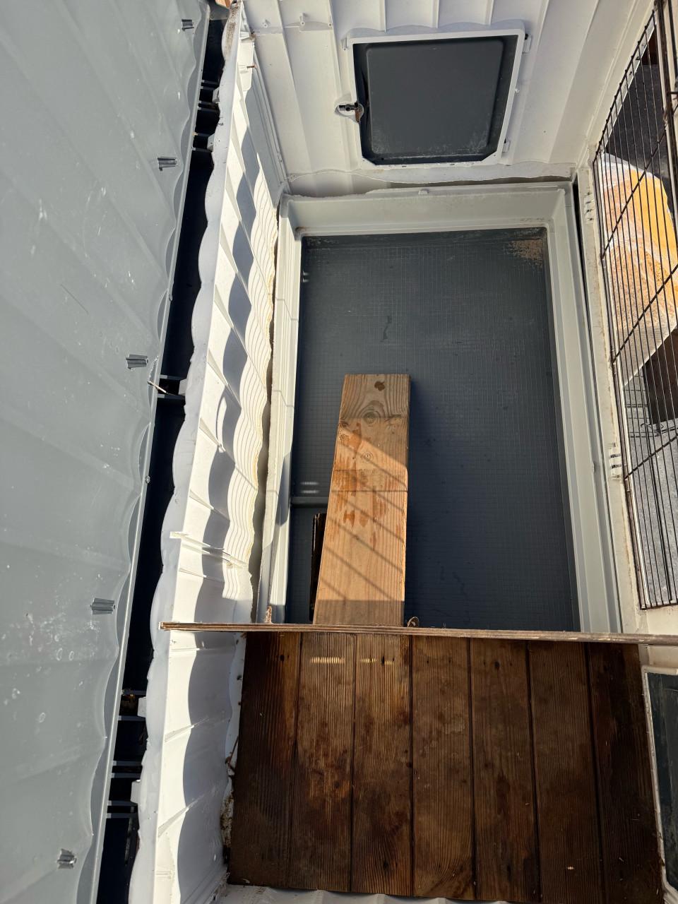 Kunstof konijnenhok (nieuwprijs 280)