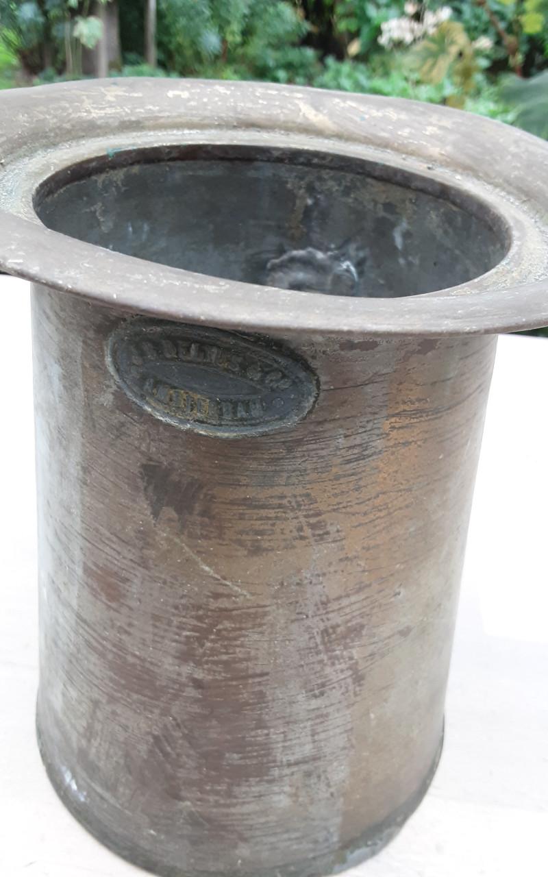 Koperen kan met houten steel