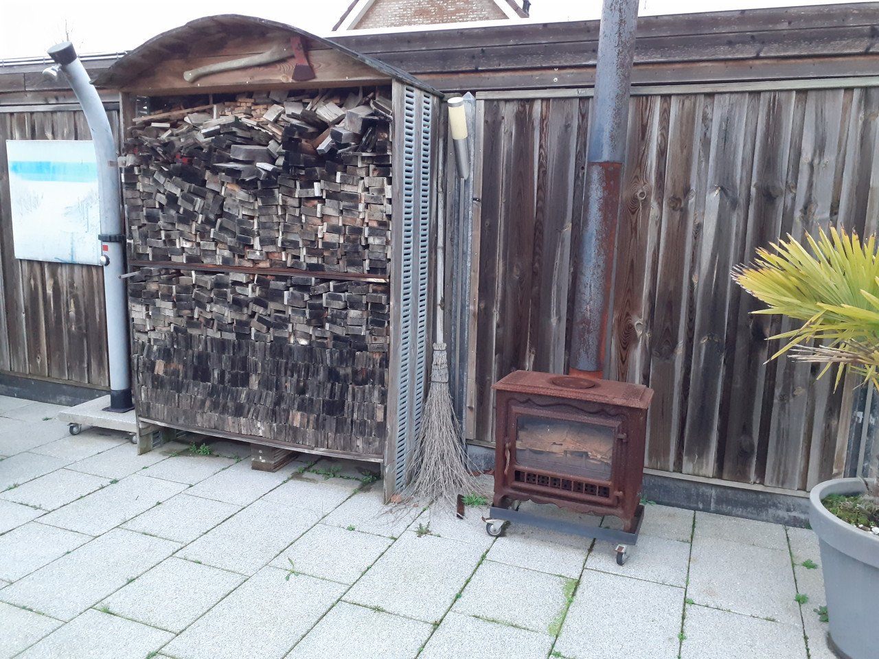 Verrijdbare gietijzeren tuinhaard
