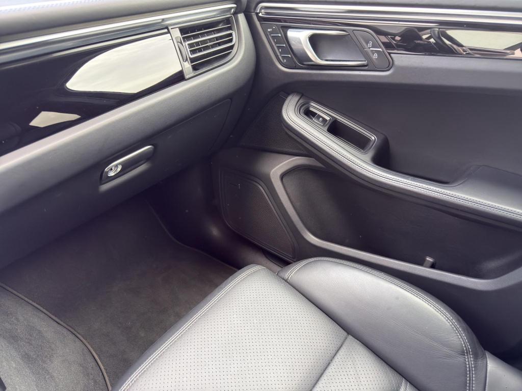 Porsche Macan 2.0 pano 245pk | bose | | memory | leder | 20"| camera |4x4 |