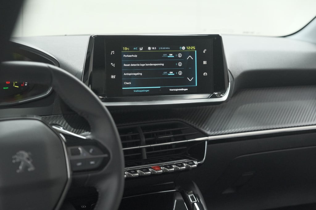 Peugeot 208 ev allure 50 kwh | 3 fase laadfunctie | parkeersensoren | apple