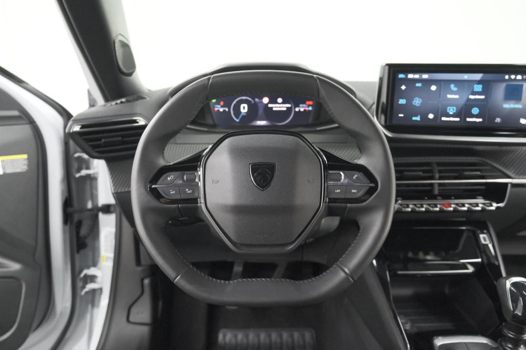 Peugeot 2008 puretech 100 allure | apple carplay | parkeersensoren | climat