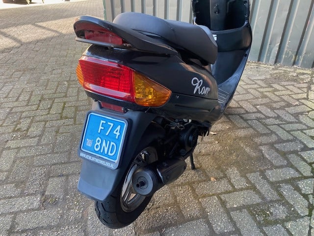 Koopje btc roma  zwart compct handzaam scootertje alles werkt nu 499 euro