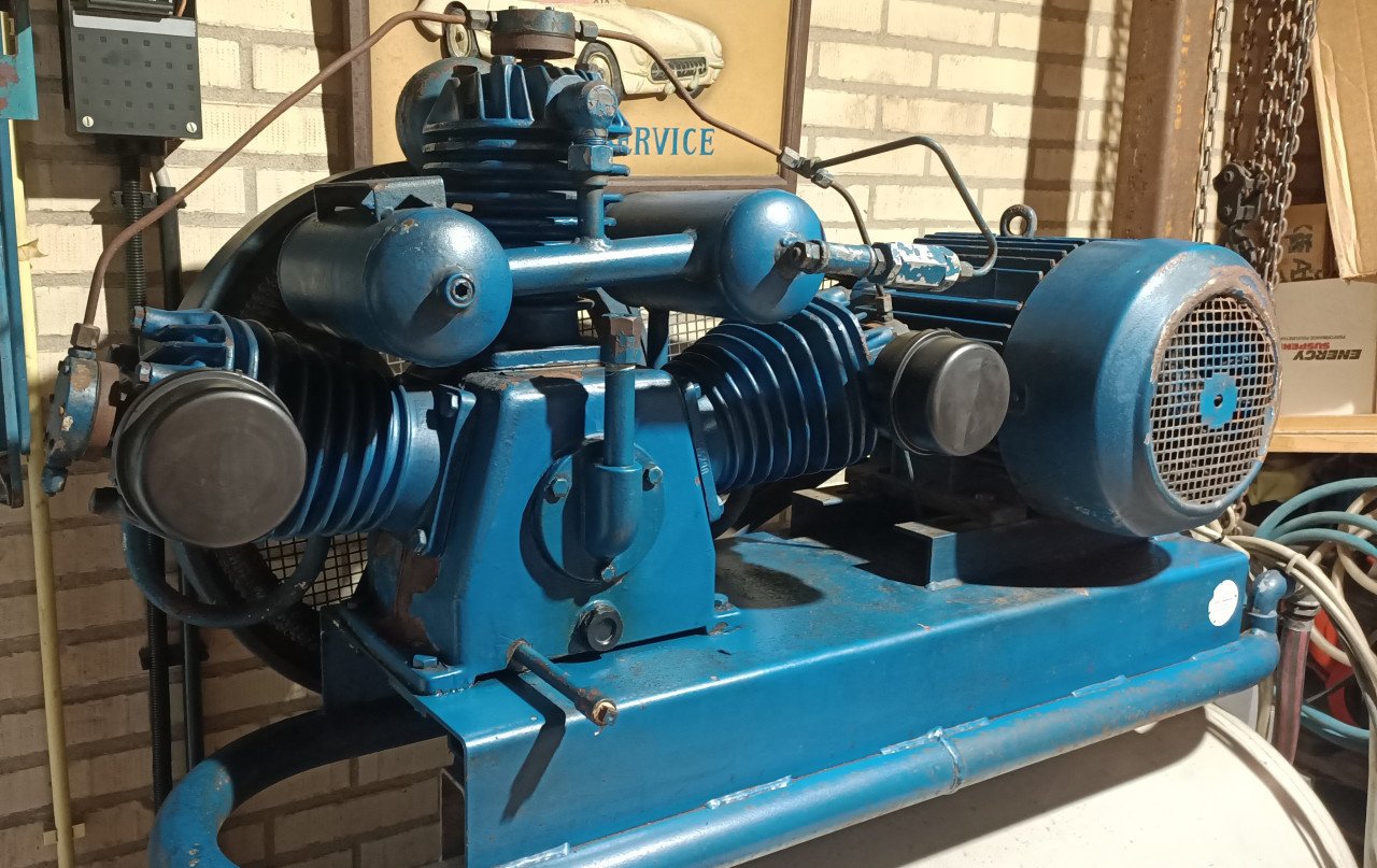 Compressor GRASSAIR 3 cilinder 7,5kw/10pk 235 liter tank