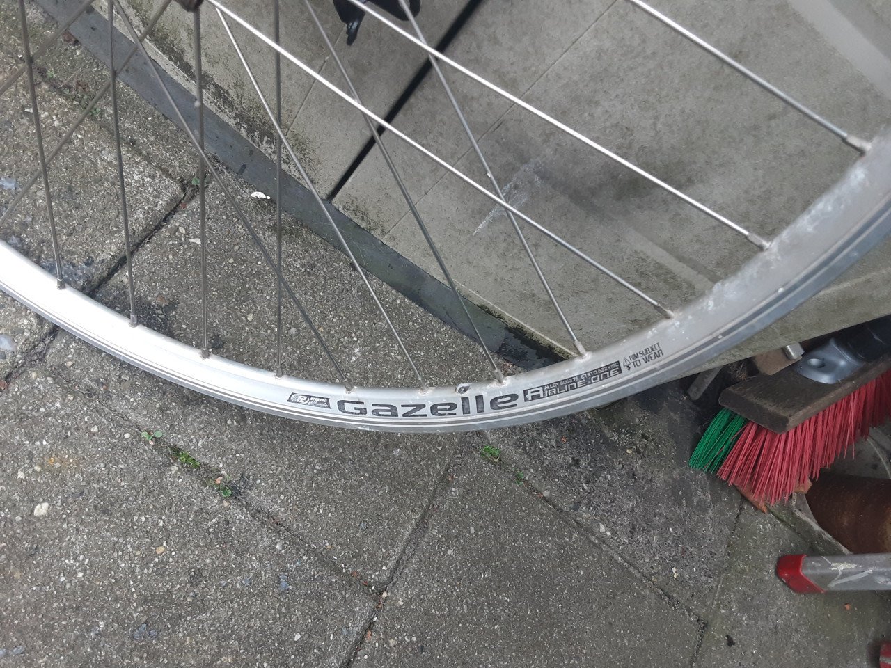 Gazelle 28 inch nexus voorwiel, naafdynamo, rollerbrake rem