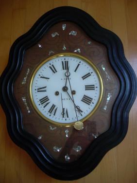 Houten antieke wandklok Sens A Coly