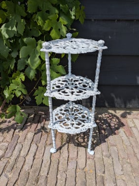 Gietijzeren etagère/ plantenrek