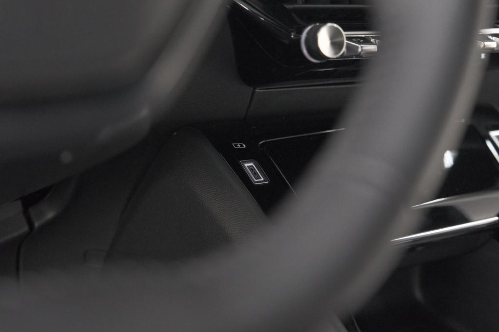 Peugeot 2008 1.2 hybrid 145 allure | 360 camera | adaptieve cruise control 
