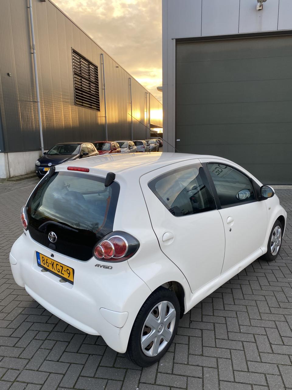 Toyota Aygo 1.0 12V Vvt-i 5DRS 2009 Wit | 140.326 KM NAP | NIEUWE APK!