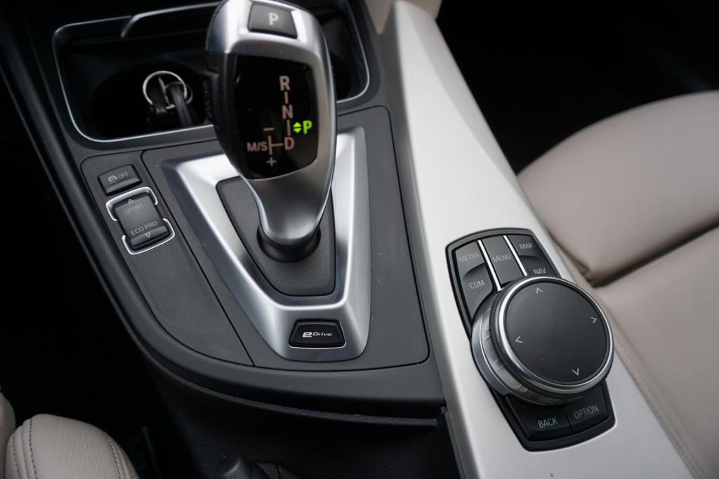 BMW 3-serie 330e high executive navi / leder / cruise contole / led / lm ve