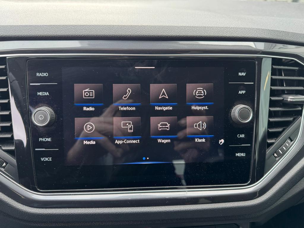 Volkswagen T-roc 1.5 tsi sport automaat ,trekhaak , apple-carplay ,