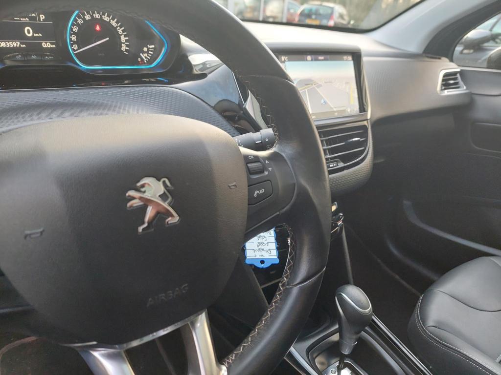 Peugeot 2008 suv 110 allure automaat pano/clima/navi/trekhaak