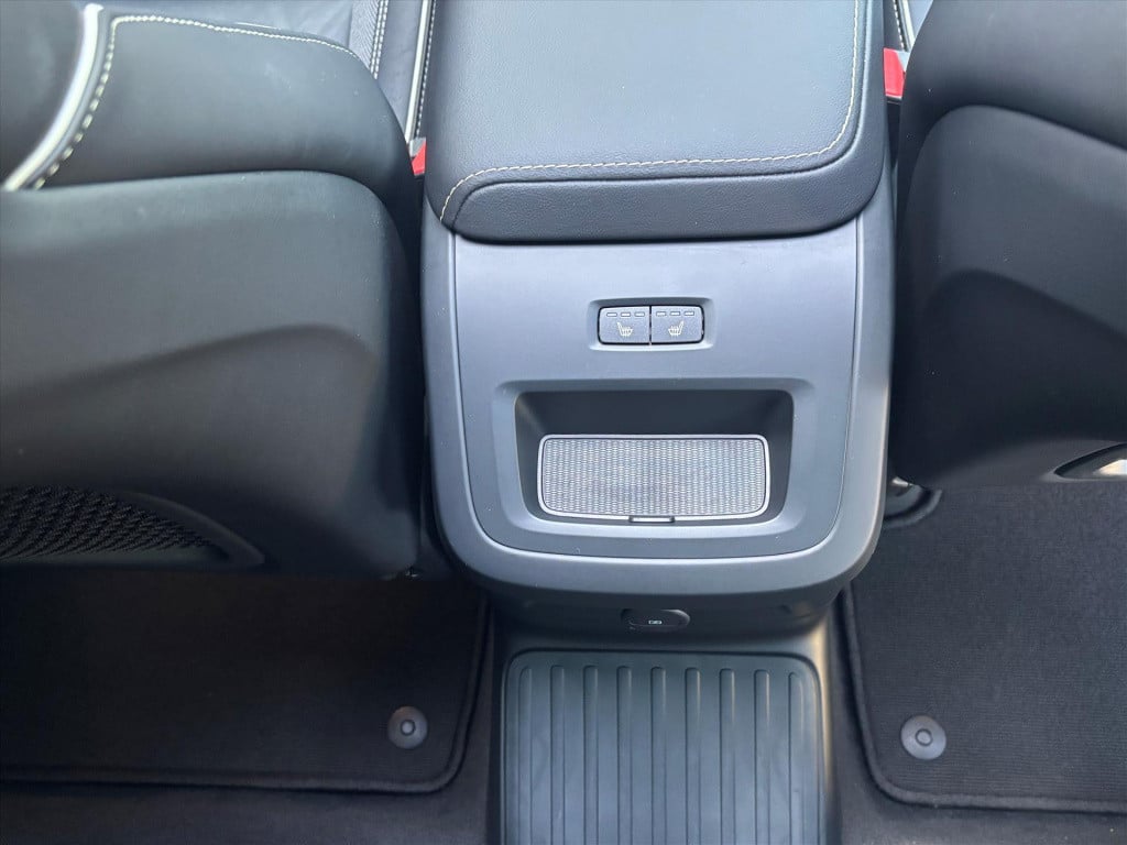 Volvo XC60 t6 plug-in hybrid 398pk aut awd ultimate dark| leder| harman kar