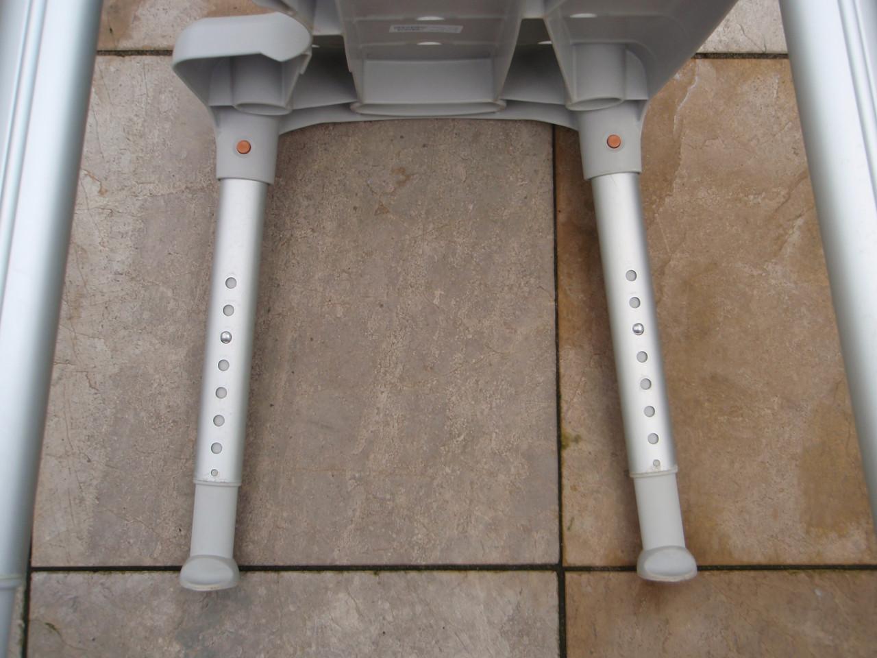 Nieuw Etac kunstof douchestoel in hoogte instelbaar en demontabel