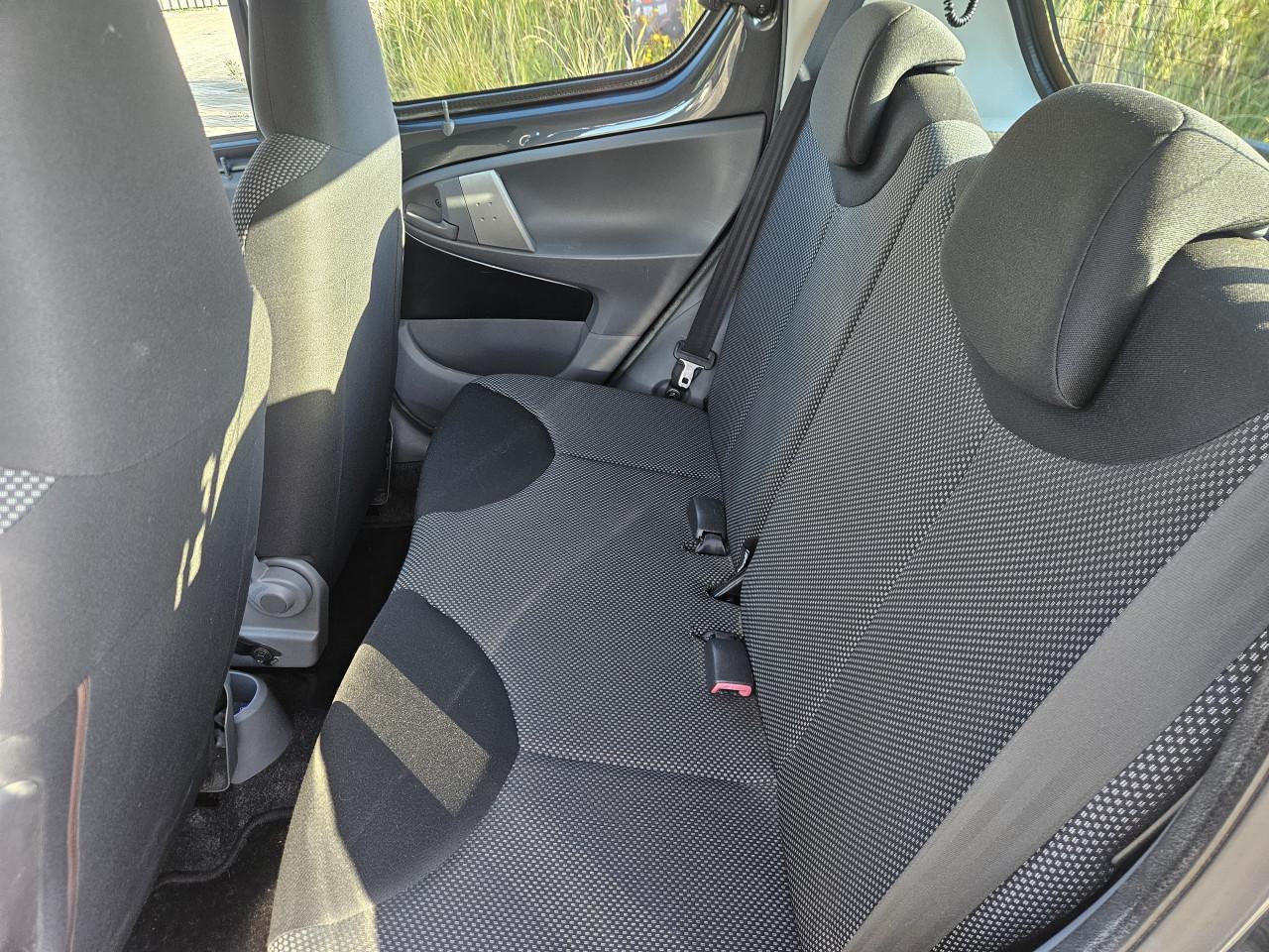 Zuinige TOYOTA AYGO 5drs Comfort AIRCO / NL AUTO  / 1:23 / 78.111 km !! NAP