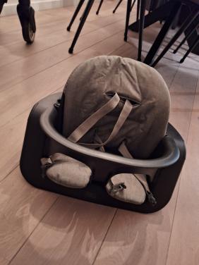 Stokke steps zitje + eettafel en stoelhoes