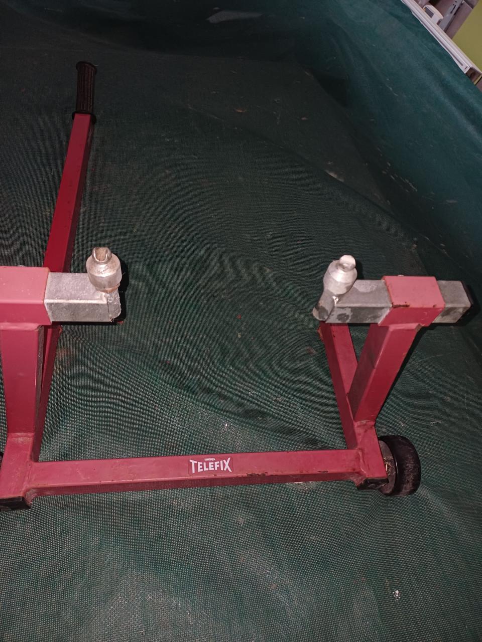 Paddock steunen voor en achter.