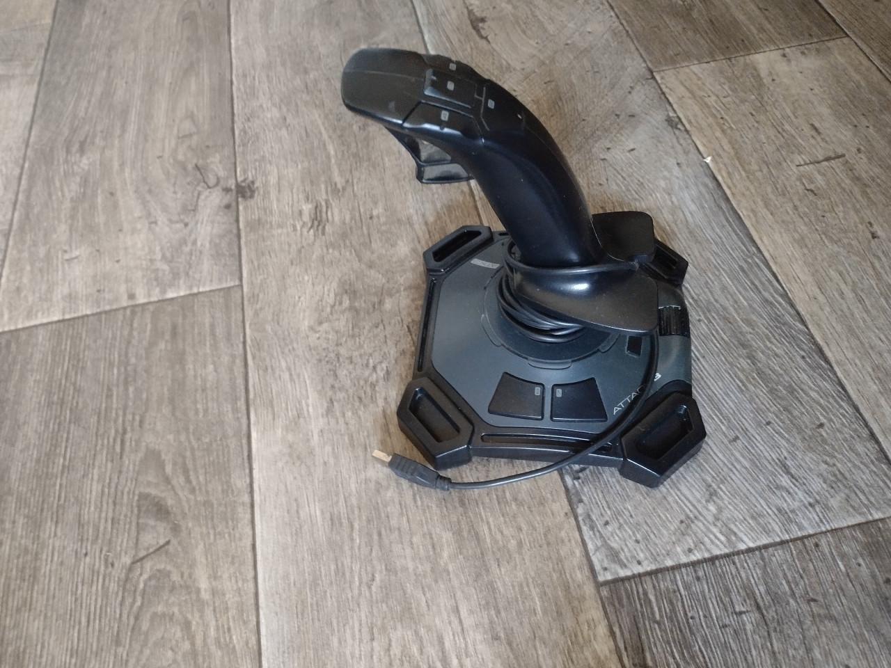 Te koop Logitech g25 en joystick