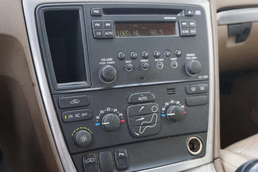 Volvo V70 2.4d edition airco / cruise / elektr. ramen / trekhaak / lm velge