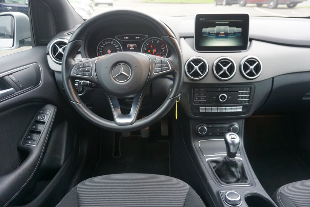 Mercedes-Benz B-Klasse 180 ambition style l facelift uitvoering l xenon l p