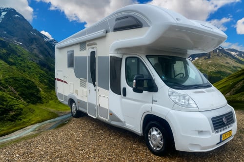 Elnagh Prince 55L  - Luxe gezinscamper vol comfort en vrijheid!