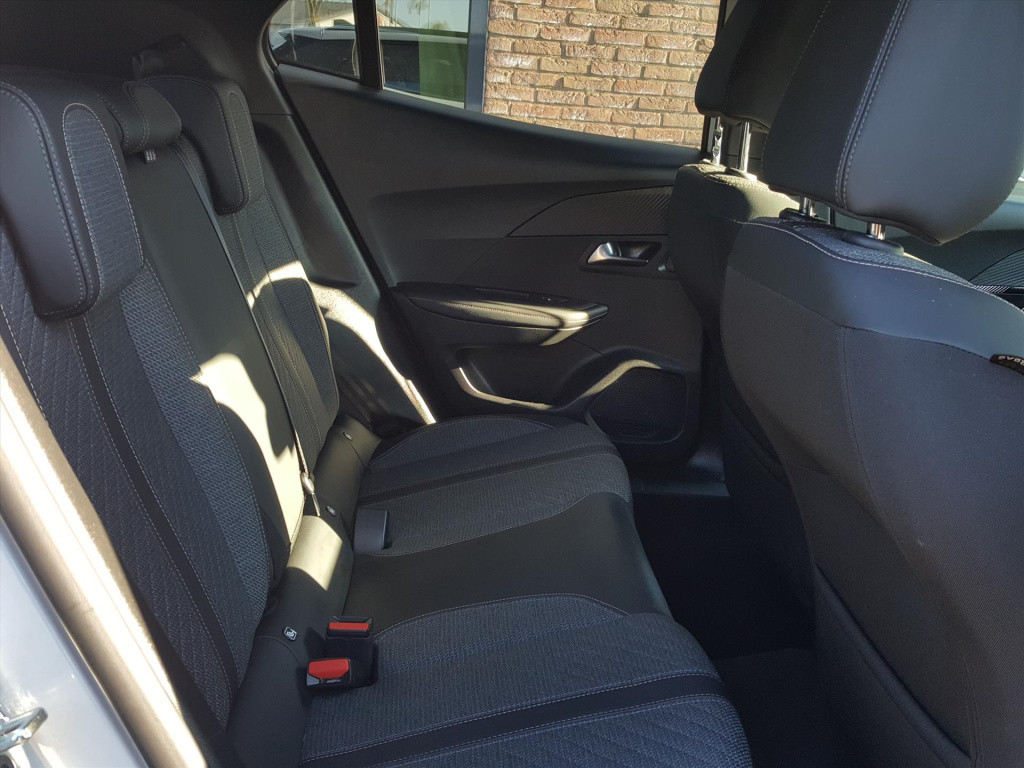 Peugeot 2008 allure 1.2 puretech 100pk navigatie | achteruitrijcamera | app