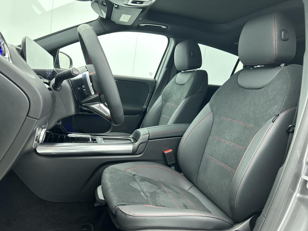 Mercedes-Benz Gla-klasse 180 business solution amg | nightpakket | trekhaak