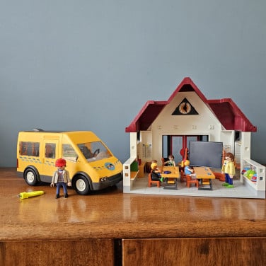 Playmobil schooltje en schoolbus