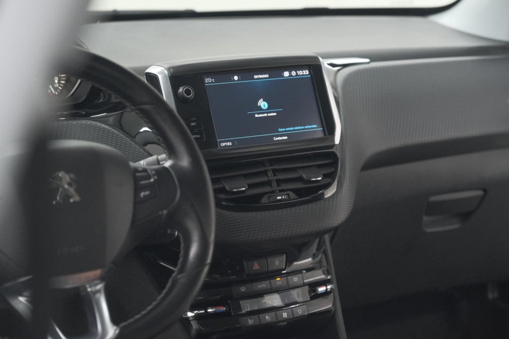 Peugeot 208 puretech 82 blue lease executive | parkeersensoren | navigatie 